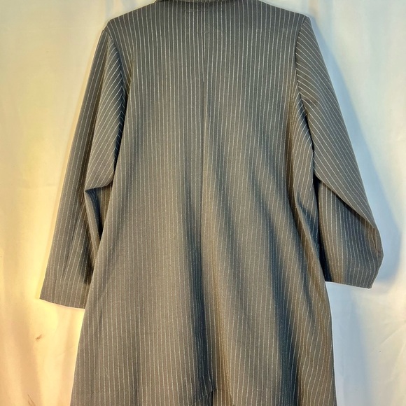 One by Chapter One Women’s Black Pinstrip Long Blazer - Picture 5 of 15